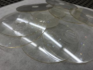 Spritzgegossene Kunststoffteile mit Sub-Mikrometer optischen Test-Gitter